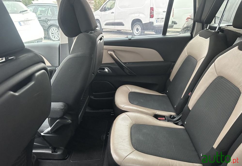 2014' Citroen C4 Grand Picasso photo #6