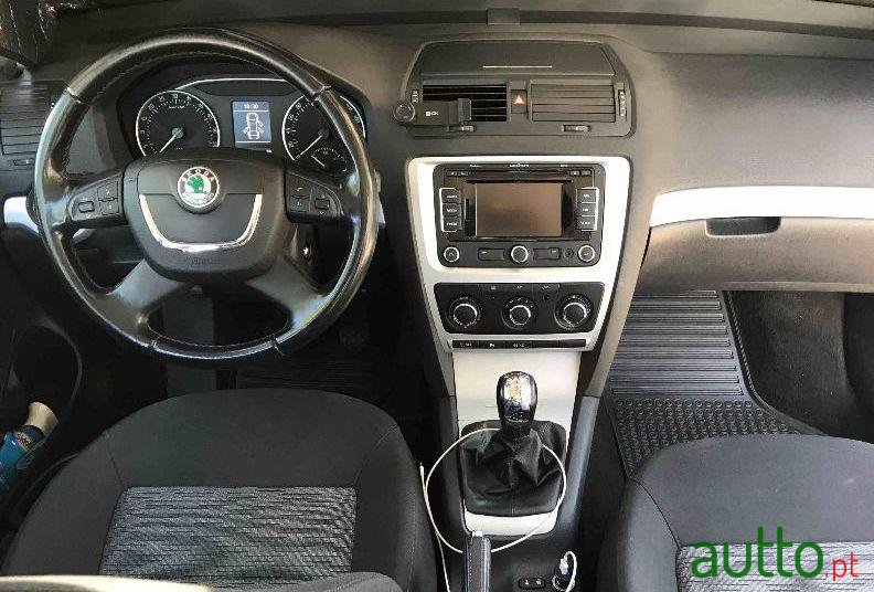 2010' Skoda Octavia Break photo #1