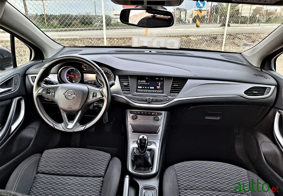 2016' Opel Astra photo #6