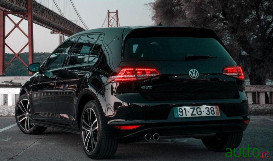 2015' Volkswagen Golf photo #3