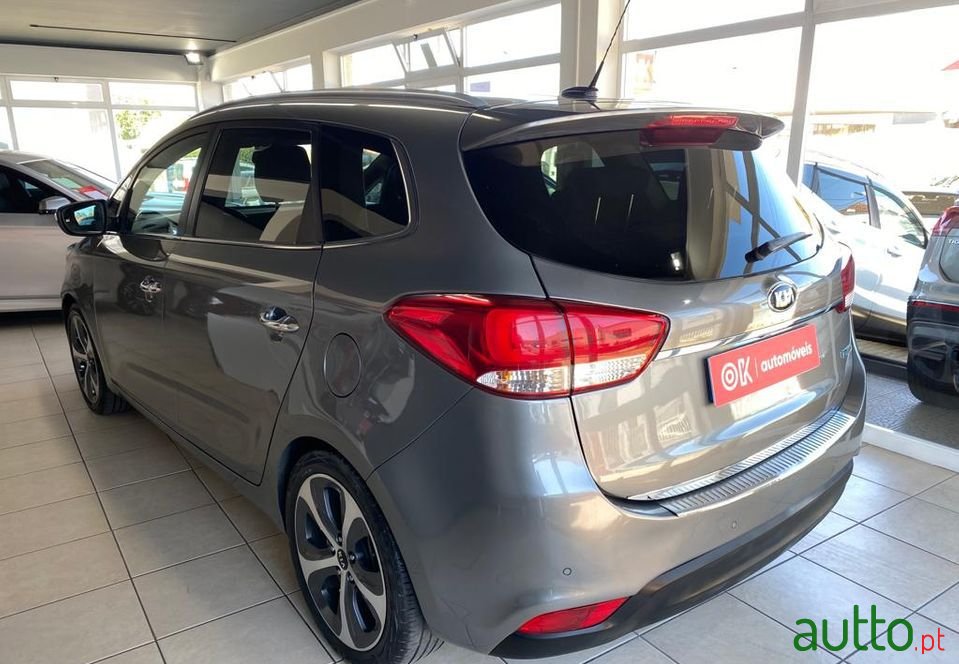 2015' Kia Carens photo #2
