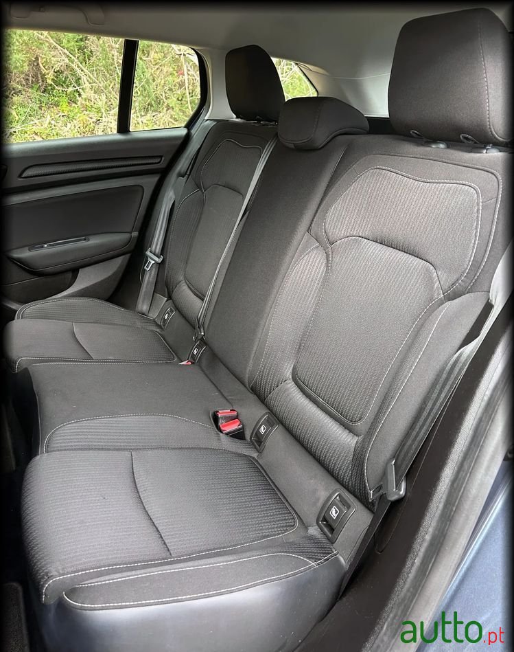 2017' Renault Megane Sport Tourer photo #5