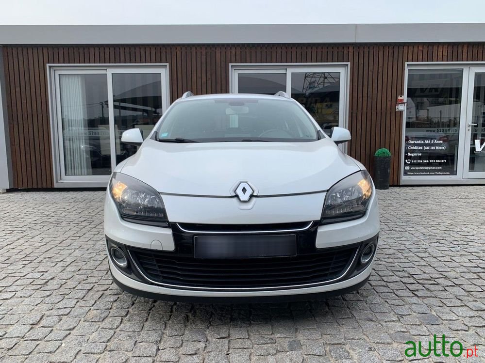 2012' Renault Megane Sport Tourer photo #2