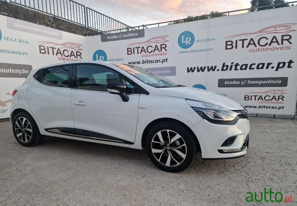 2019' Renault Clio photo #2
