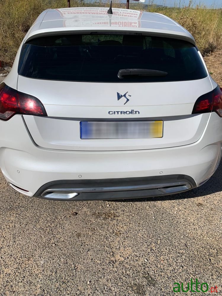 2012' Citroen DS4 photo #2