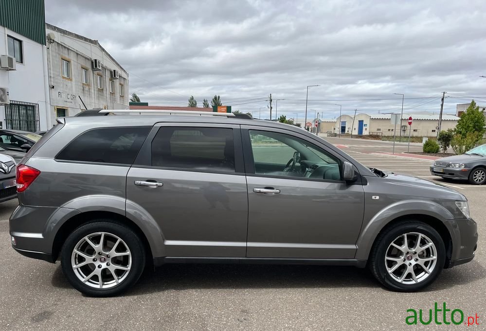 2013' Fiat Freemont photo #6