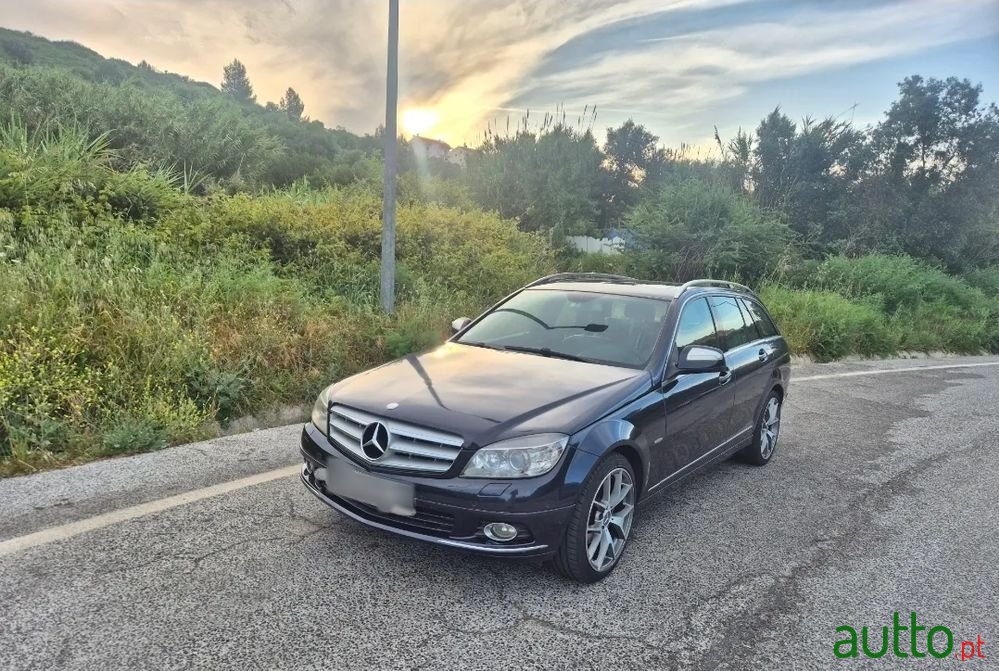 2008' Mercedes-Benz Classe C photo #4