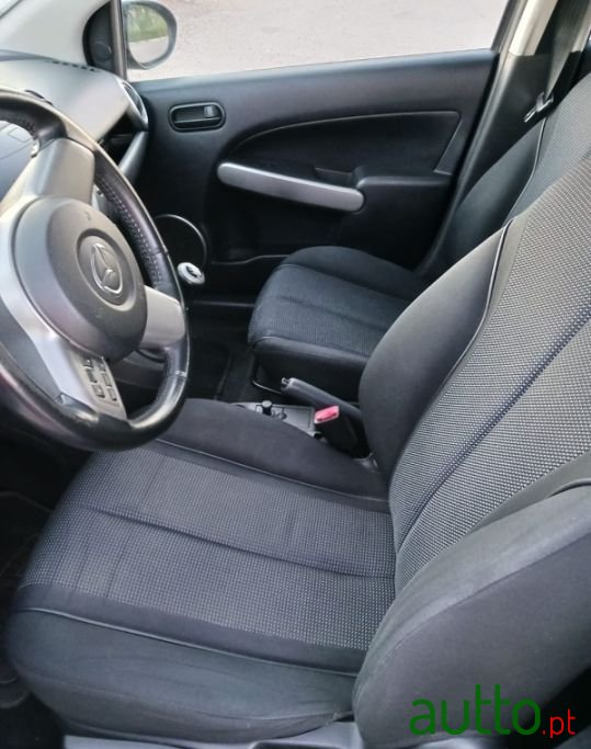 2008' Mazda 2 photo #2