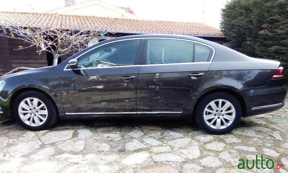 2011' Volkswagen Passat photo #3