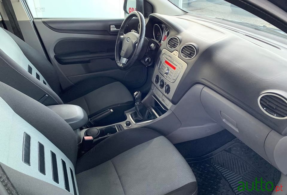 2009' Ford Focus Sw photo #6