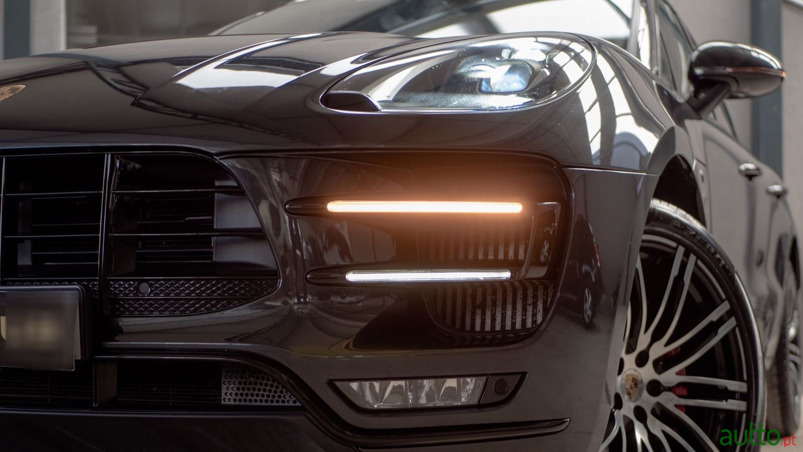 2016' Porsche Macan photo #3