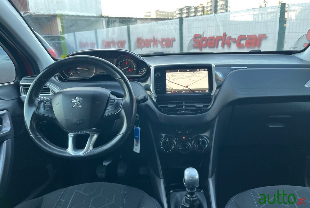 2019' Peugeot 2008 photo #5