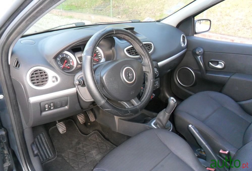 2007' Renault Clio photo #5