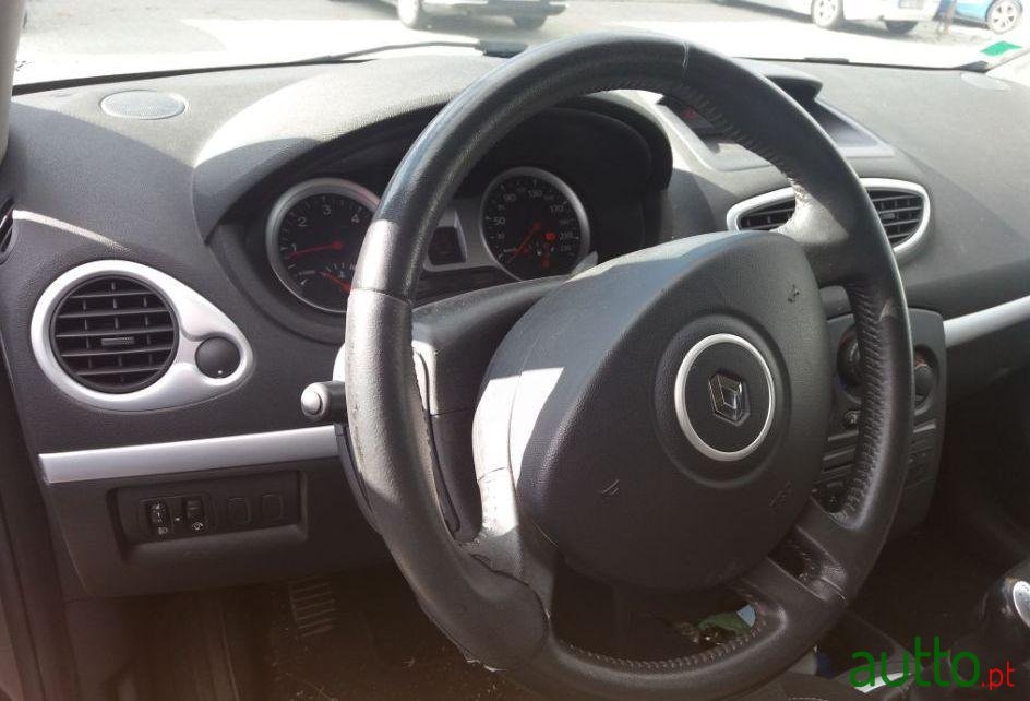 2009' Renault Clio Break photo #2