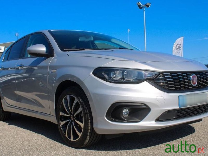 2021' Fiat Tipo Station Wagon photo #1