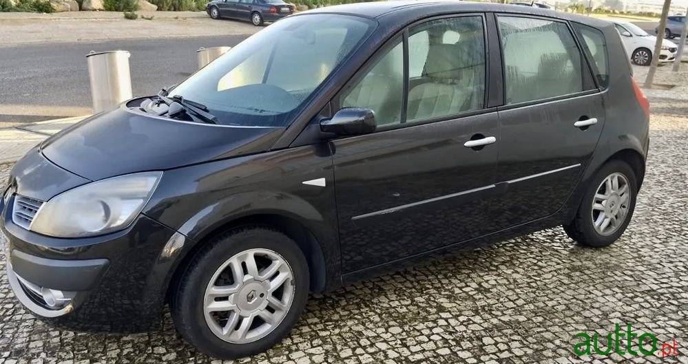 2009' Renault Scenic photo #2