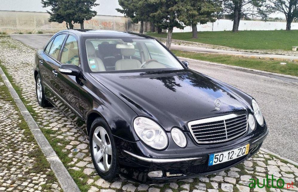 2003' Mercedes-Benz E-270 Avangarde photo #1
