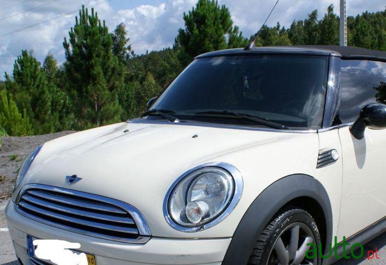 2010' MINI Cabrio photo #3