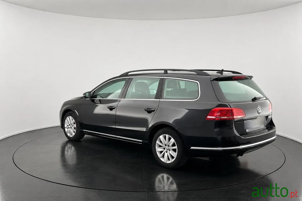 2011' Volkswagen Passat Variant photo #3