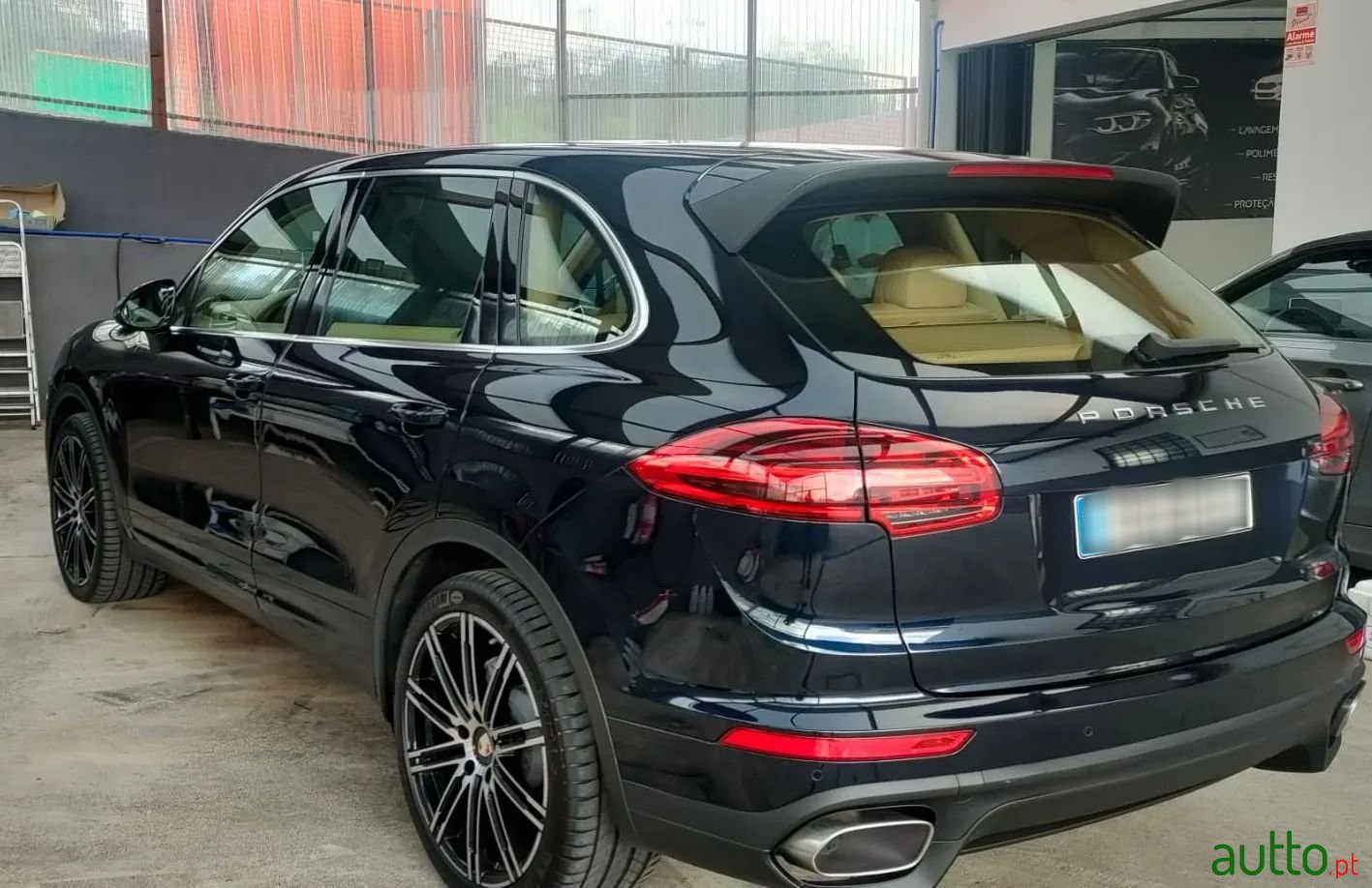 2015' Porsche Cayenne photo #2