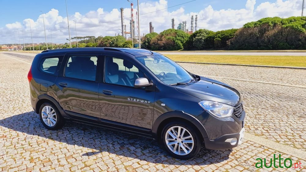 2018' Dacia Lodgy 1.5 Dci Stepway 7L photo #6