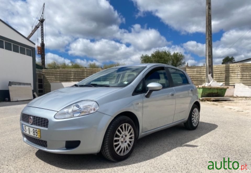 2009' Fiat Grande Punto photo #1