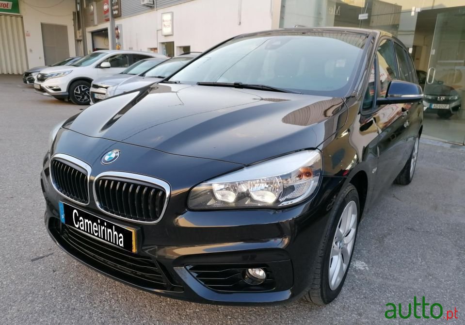 2017' BMW 216 Active Tourer photo #1