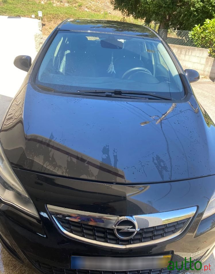 2010' Opel Astra 1.3 Cdti Cosmo photo #1