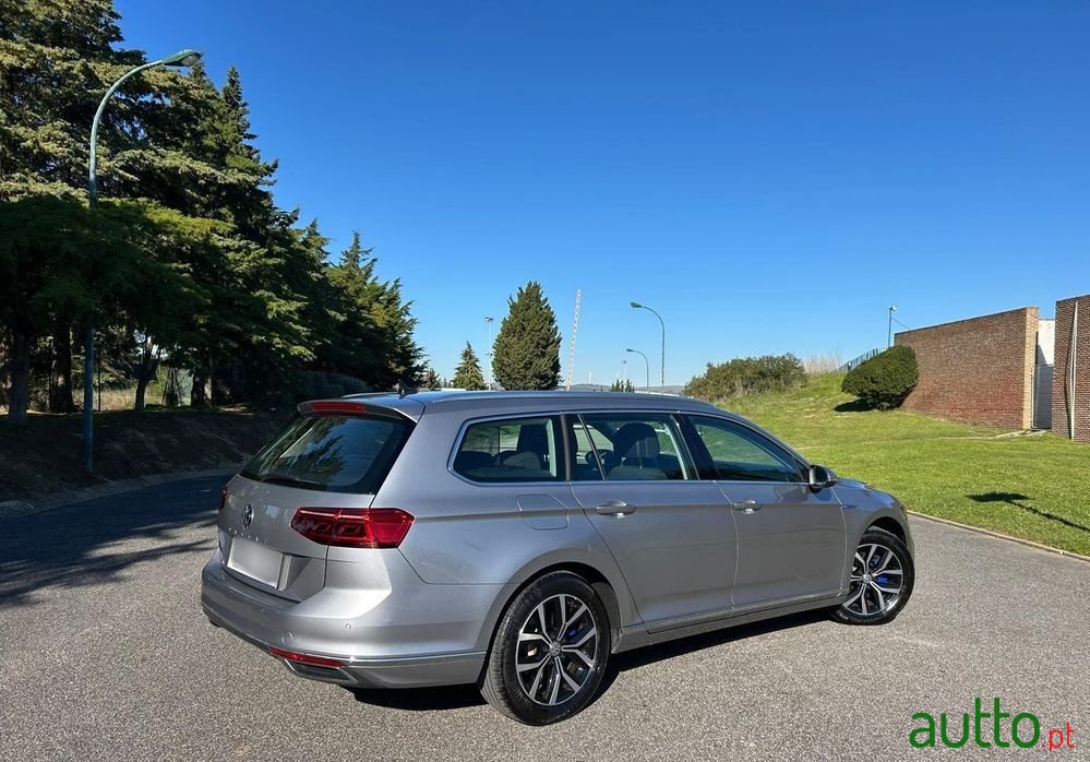 2019' Volkswagen Passat Variant photo #5