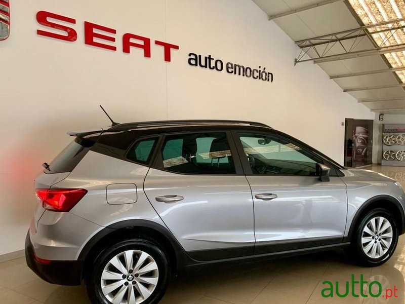 2019' SEAT Arona 1.0 Tgi Style photo #3