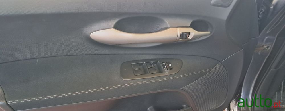 2009' Toyota Auris 1.33 Vvt-I photo #4