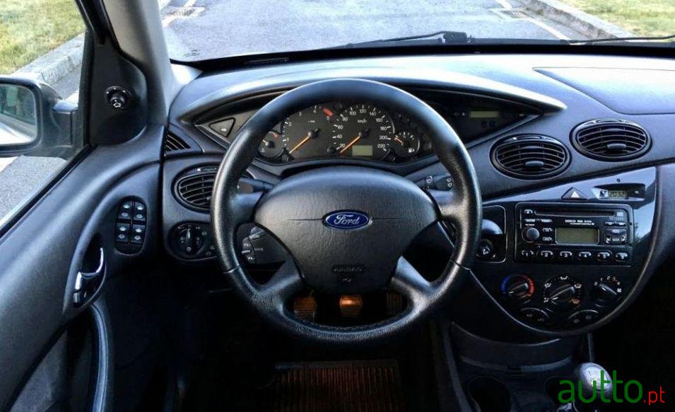 2003' Ford Focus 1.8 Tdci 115Cv Ghia Plus photo #4