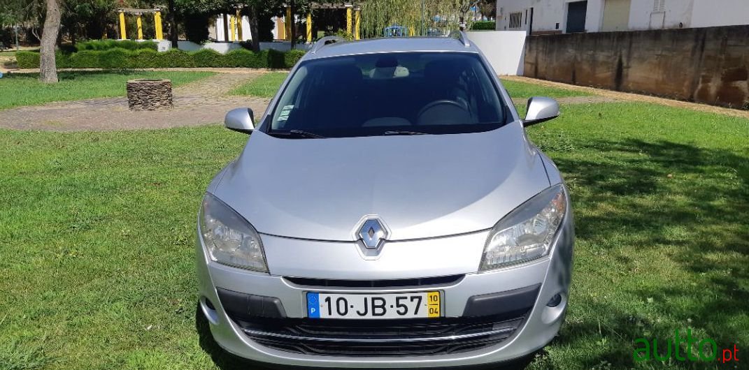 2010' Renault Megane Sport Tourer photo #1