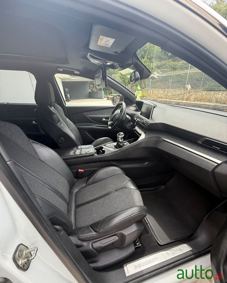 2017' Peugeot 5008 Gt Line photo #6