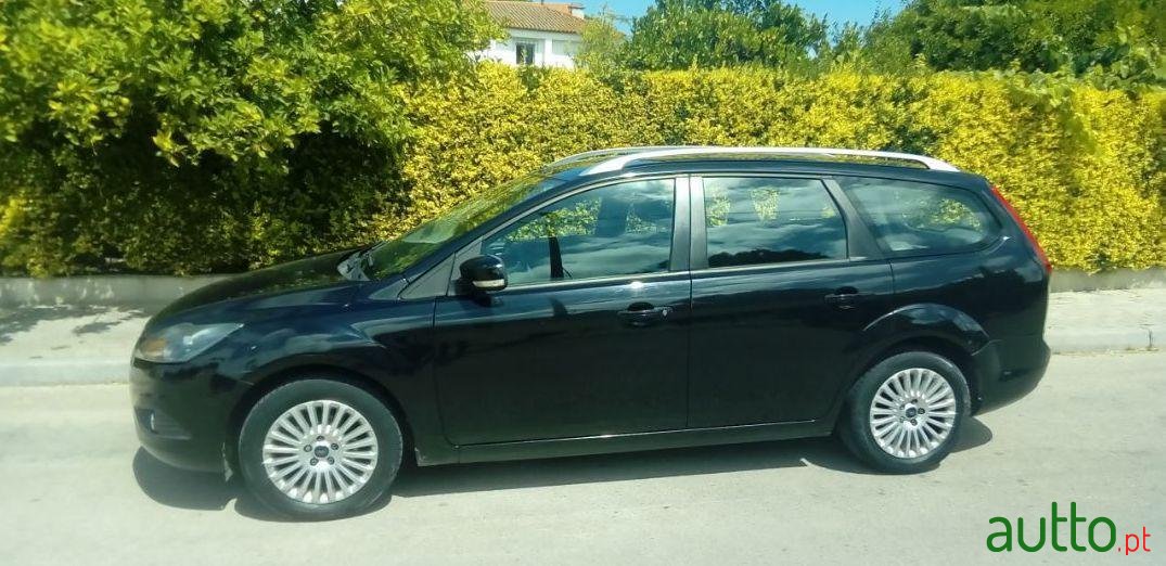 2010' Ford Focus Sw photo #3