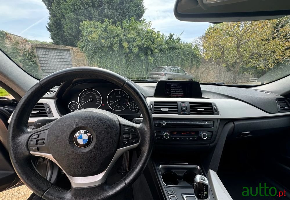 2015' BMW 320 D Touring photo #2