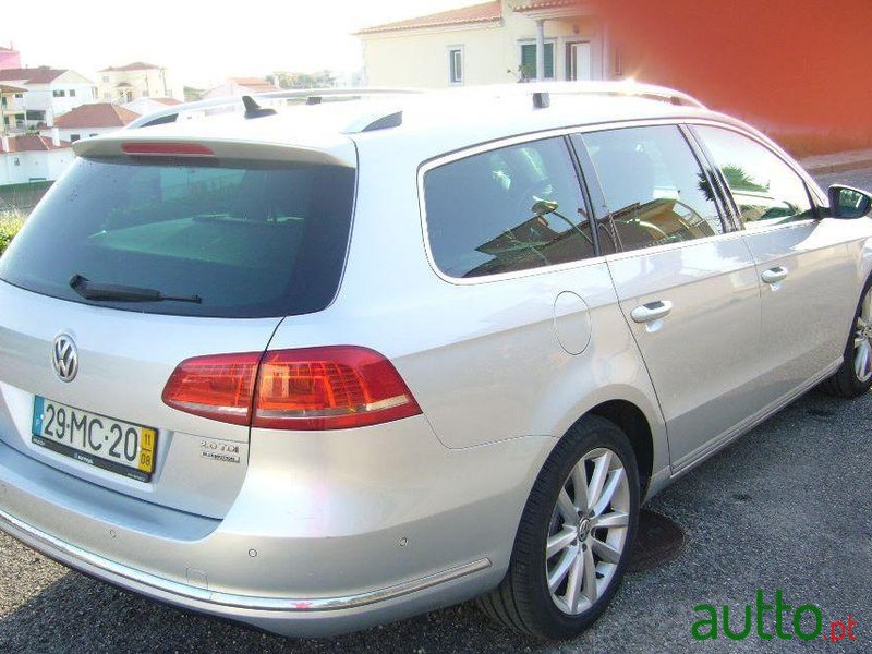 2011' Volkswagen Passat Variant photo #2