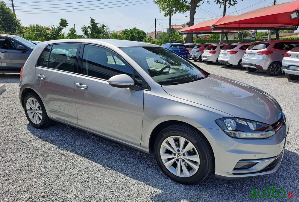 2018' Volkswagen Golf photo #2