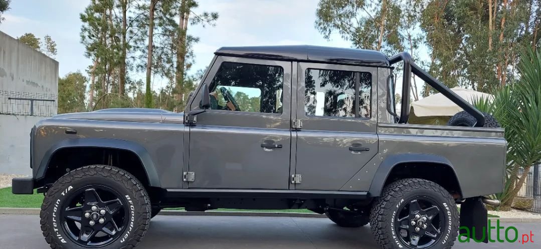 2015' Land Rover Defender photo #2