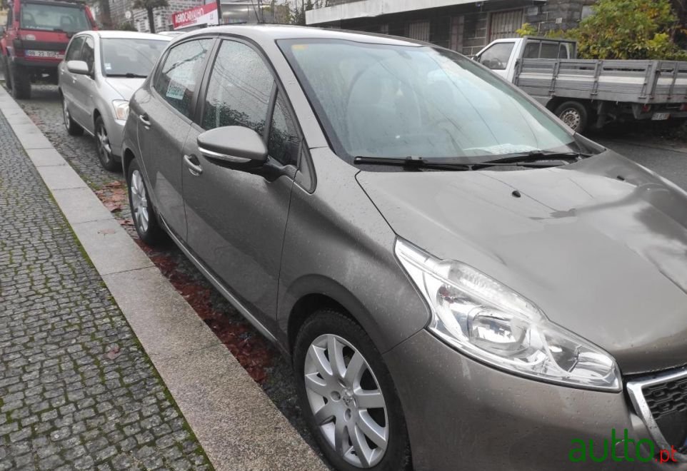 2013' Peugeot 208 Active photo #3