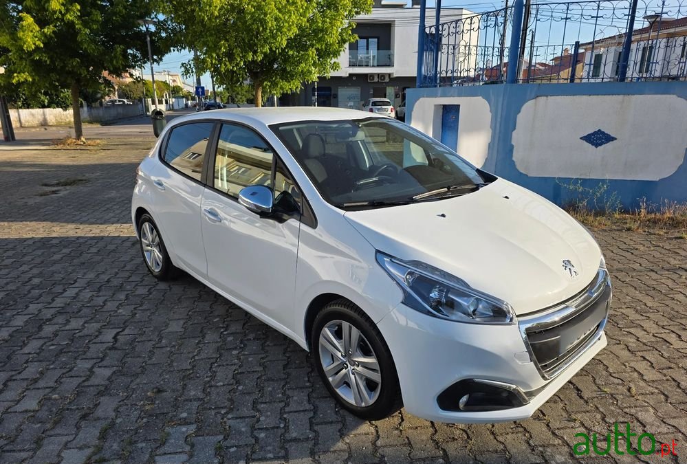 2016' Peugeot 208 82 Puretech Style photo #1
