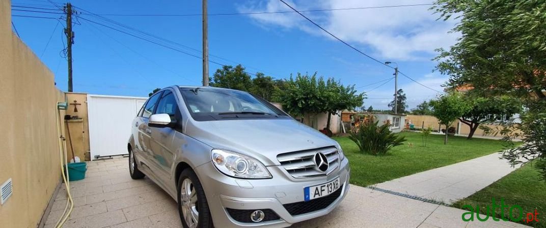 2010' Mercedes-Benz B-200 photo #2