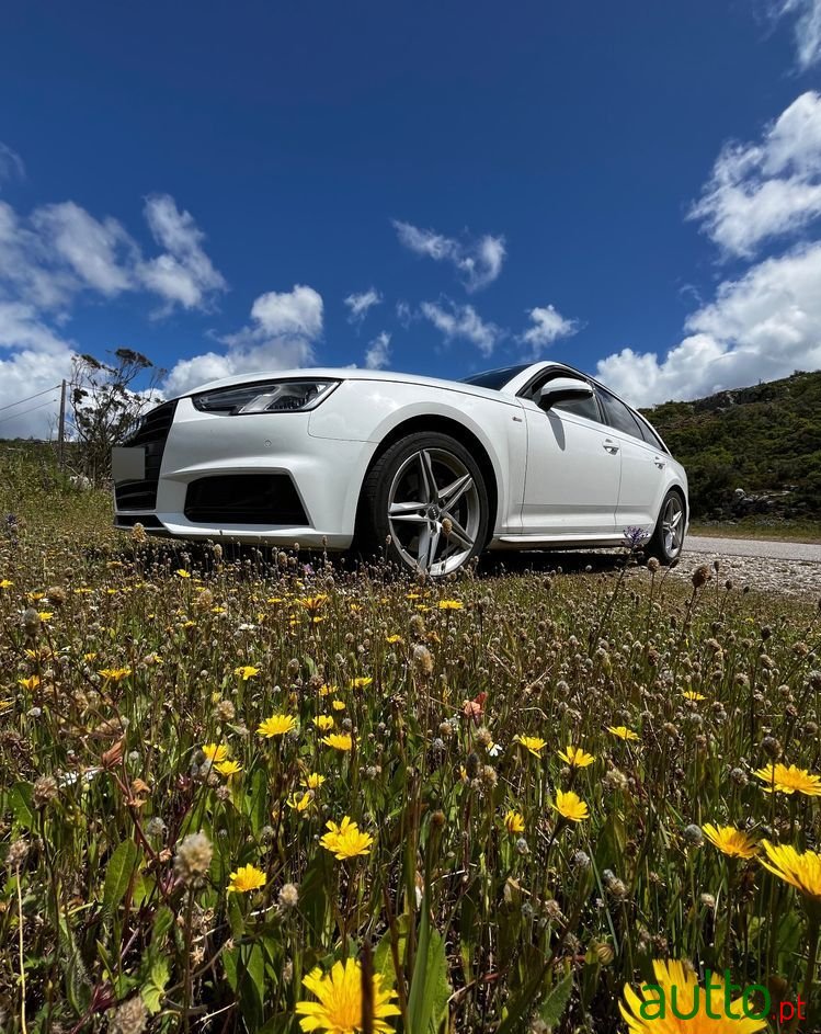 2018' Audi A4 Avant photo #2