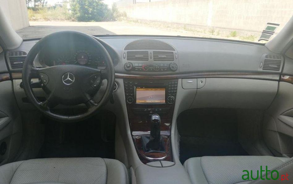 2003' Mercedes-Benz E-200 photo #2