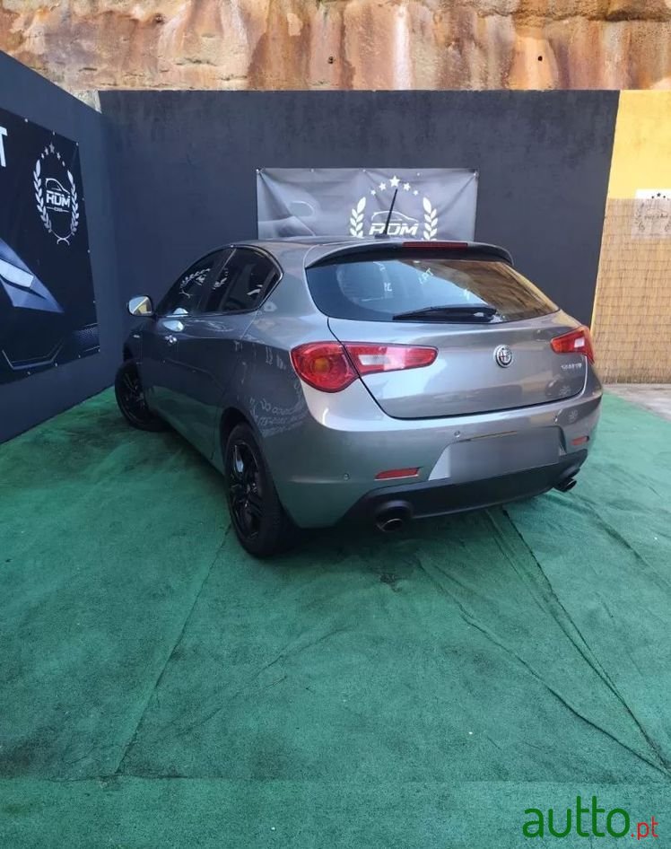2016' Alfa Romeo Giulietta photo #4