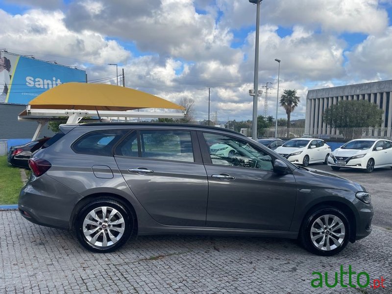 2020' Fiat Tipo Station Wagon photo #4