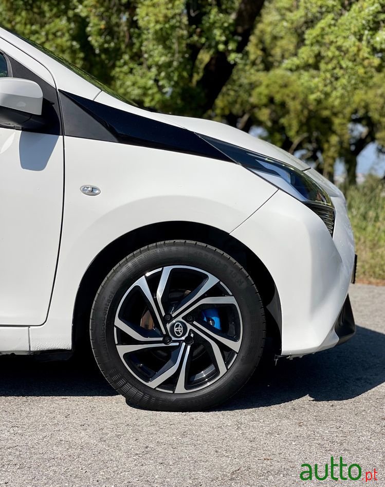 2020' Toyota Aygo photo #6