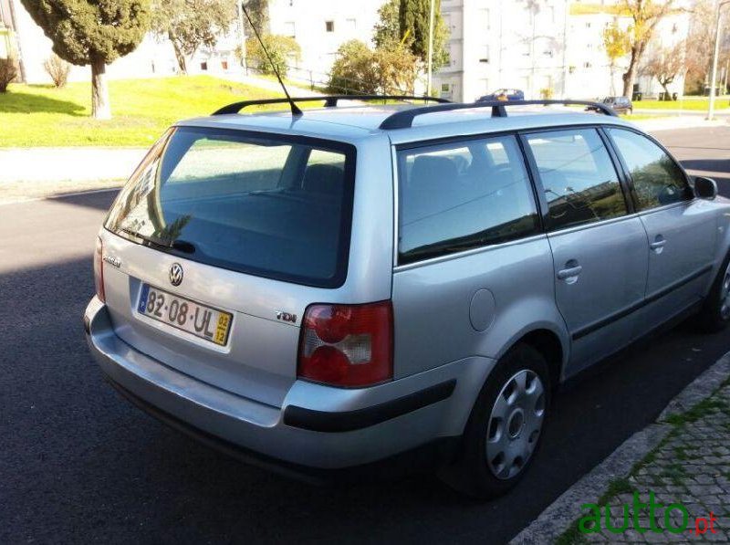 2002' Volkswagen Passat-Variant 1.9 Tdi photo #1