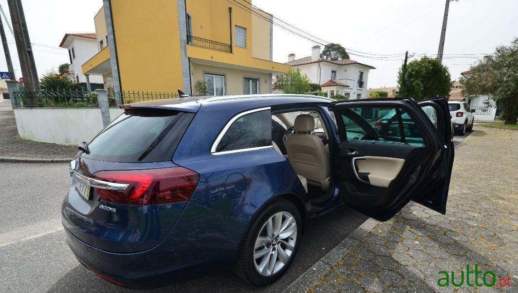 2014' Opel Insignia Sports Tourer photo #2