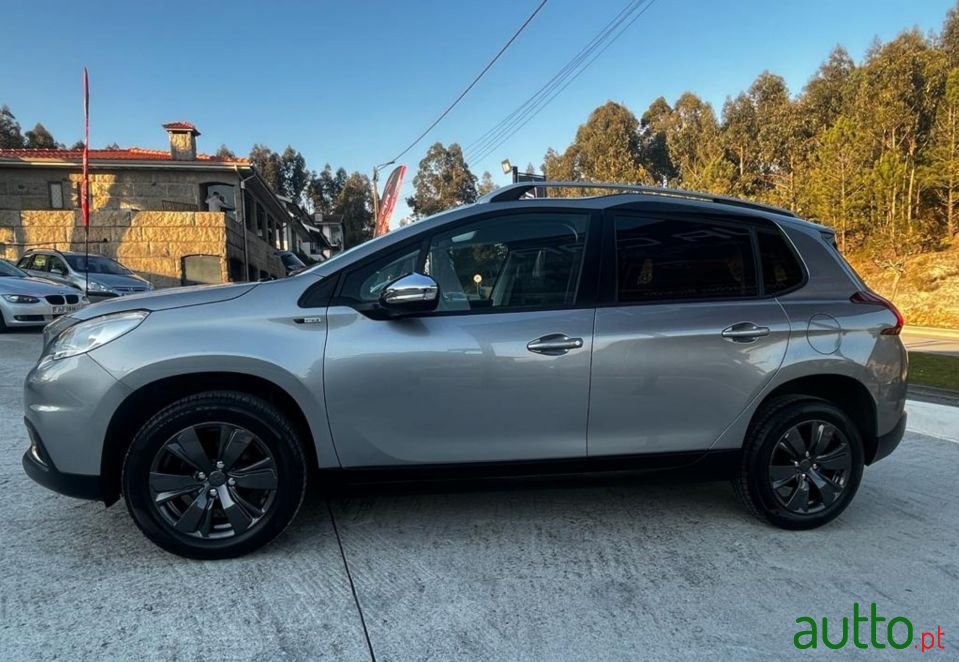 2017' Peugeot 2008 photo #6